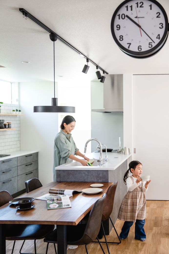 S.CONNECT（エスコネクト）【デザイン住宅、収納力、間取り】キッチンはパントリーをはじめ、デザイン性と収納力の両立にこだわった