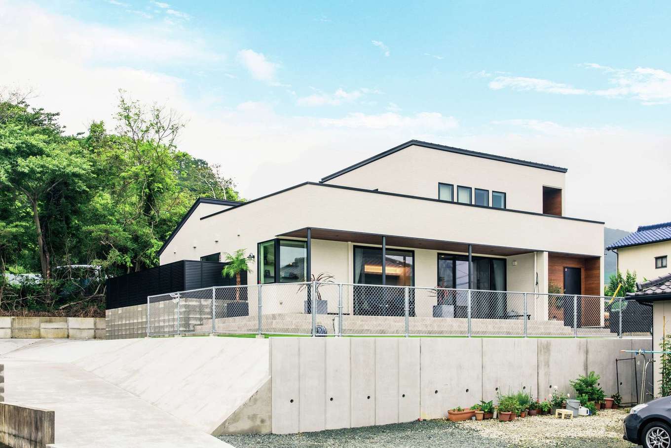 内田建設【デザイン住宅、趣味、間取り】リゾートホテル風の外観デザイン