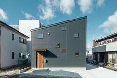 間取りの無駄がない、自然素材の家