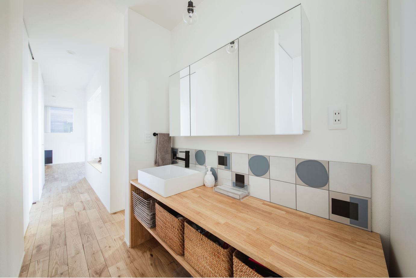 S.CONNECT（エスコネクト）【デザイン住宅、建築家、平屋】洗面のタイルは平田タイルの「Futura」採用し、タイルの並べ方にもこだわった