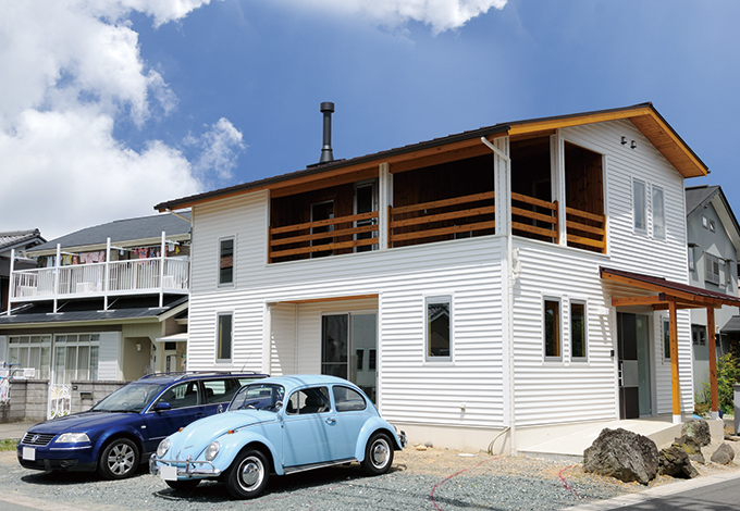 ハンドメイド【浜松市浜名区西美薗276-6・モデルハウス】ナチュラルな風合いの白い外壁がリゾート的な雰囲気を演出