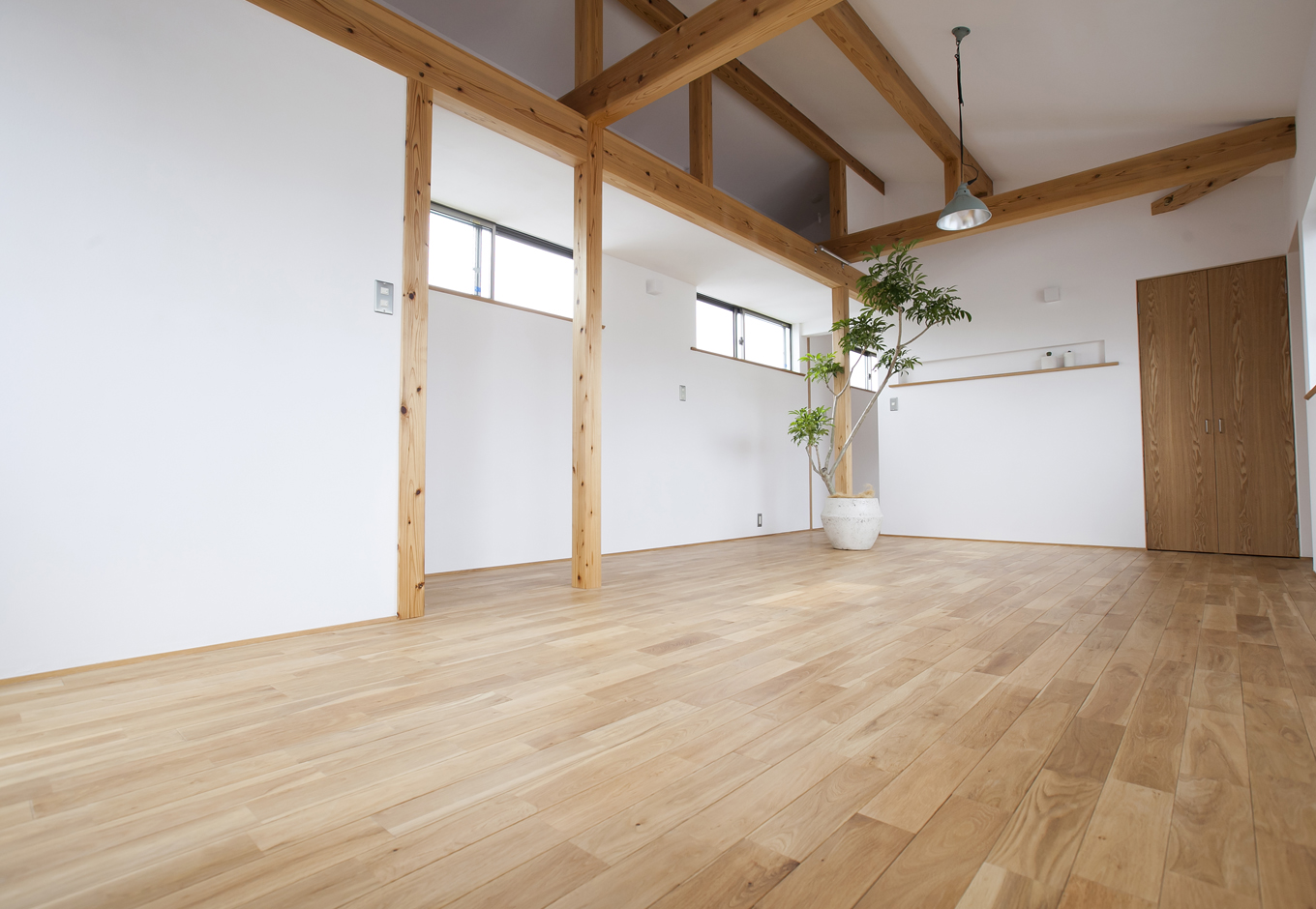 kotokoto.一級建築士事務所【デザイン住宅、自然素材、間取り】2階の子供部屋は、解放感のある1フロアに。将来簡単に間仕切ことができるような工夫がされている。