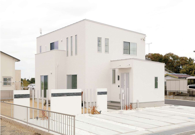 ハコ型のシンプルなフォルムに、凹凸を加えたモダンな佇まい