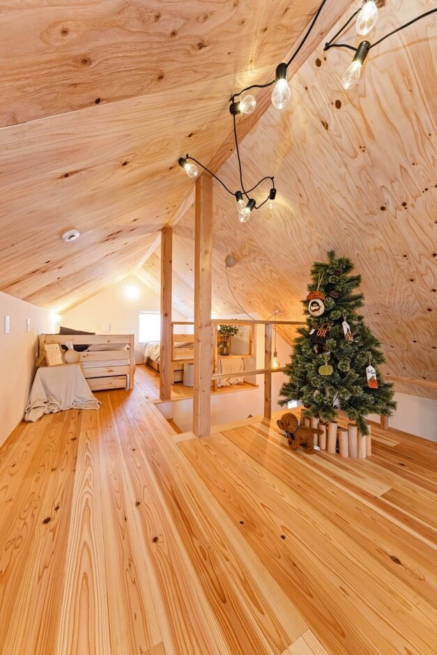 2階上部を利用してロフトに。