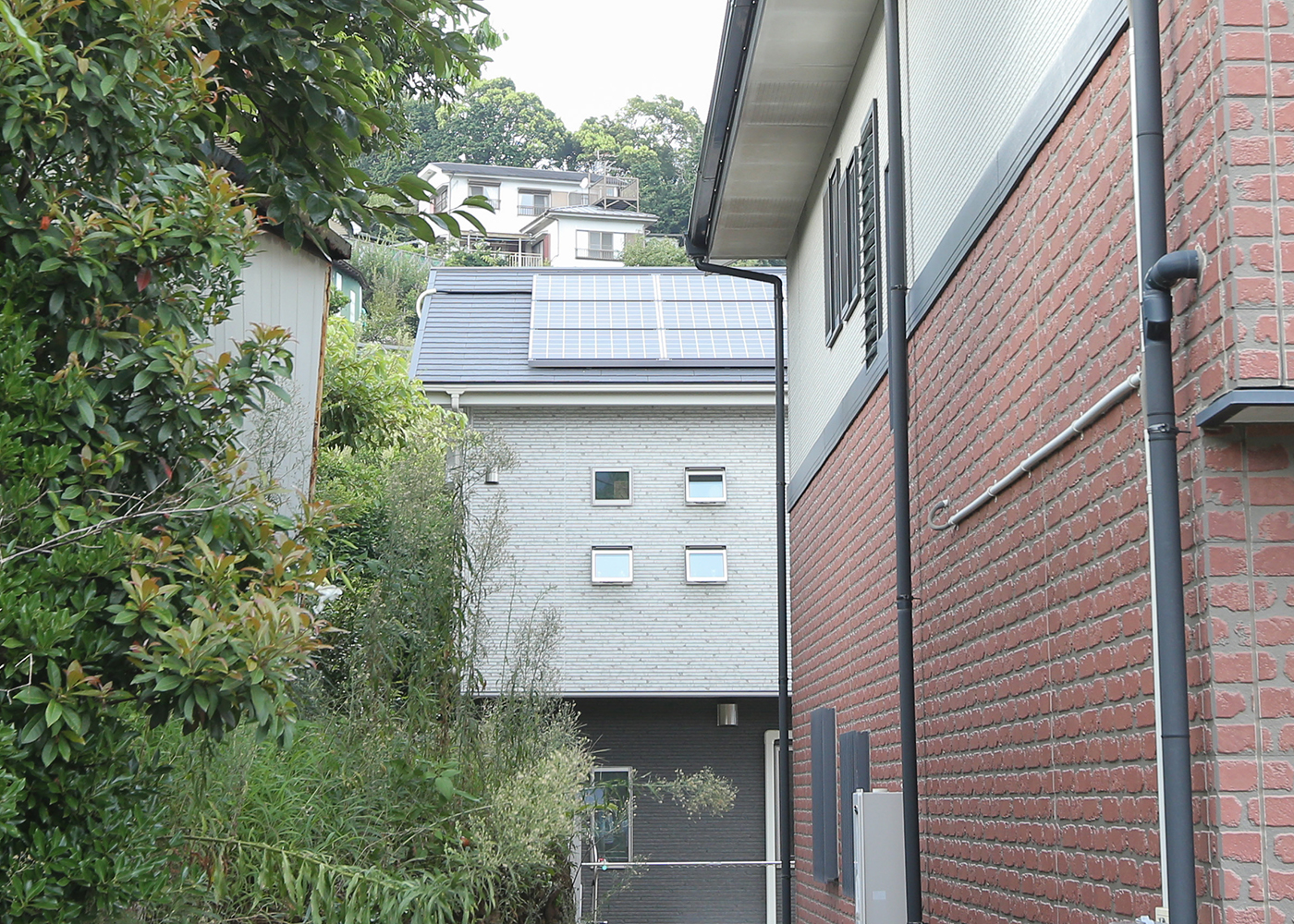 アイダ設計　山梨【デザイン住宅、省エネ、間取り】屋根に設置した3.5kW相当の太陽光パネル