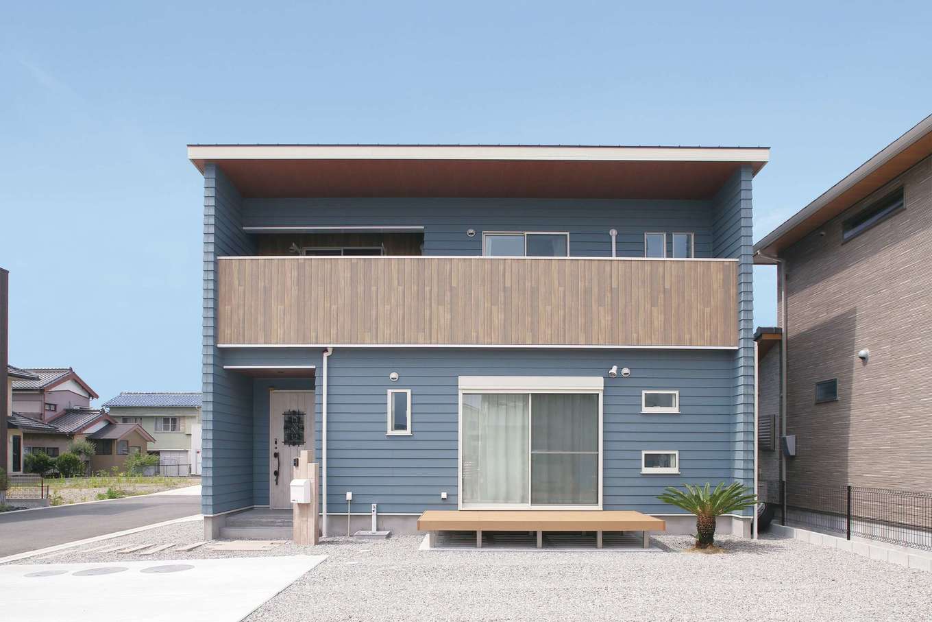丸昇彦坂建設【デザイン住宅、趣味、間取り】日当たりのいい角地に立つS邸。大小さまざまな窓があり、風も心地よく通り抜ける