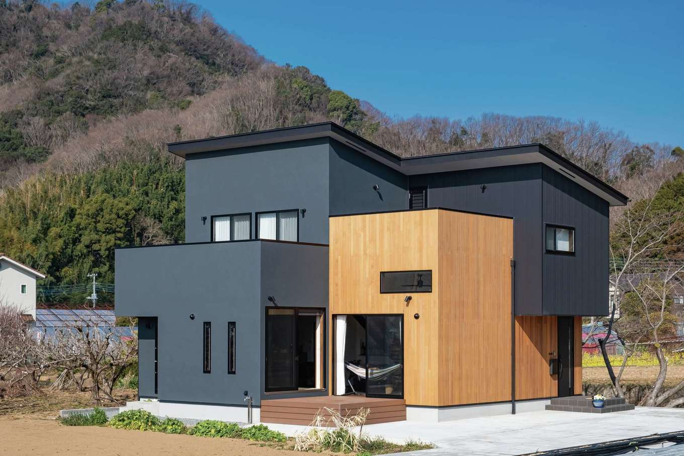 -delphi- デルフィ（藤井建築事務所） 【デザイン住宅、間取り、建築家】桜並木に抱かれたシンプルモダンなI邸