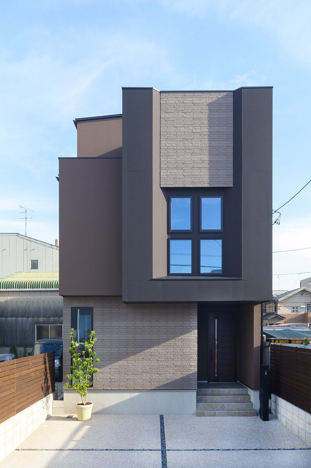 完成見学会～デザイン性に優れた屋上バルコニー付き住宅～