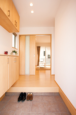 大型玄関収納付き。家族4人分の靴もラクラク収納することができる