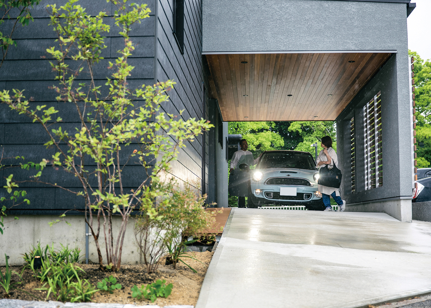 ainoa.life くらはし建築【デザイン住宅、間取り、インテリア】雨の日でも安心して出入りできるインナーガレージ