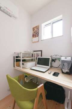 キッチン横のママクロークはパソコンスペースに