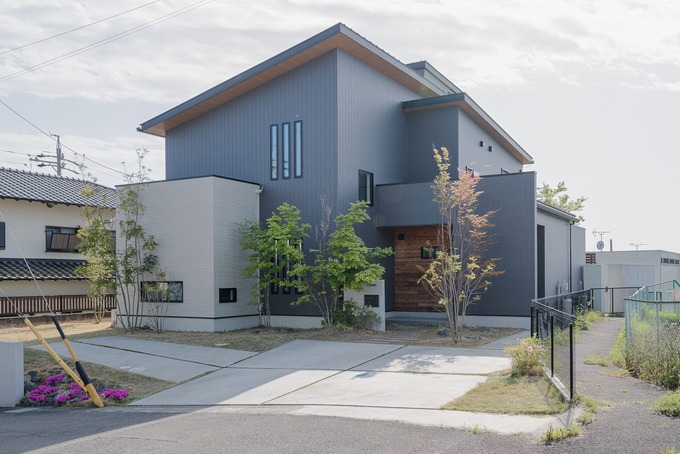 通常15年程度で塗り替えが必要と言われる外壁は、30年間変色や色褪せがない、高耐久・高品質の素材を使用。塗り替えが必要になる40年後までメンテナンスフリーだ。