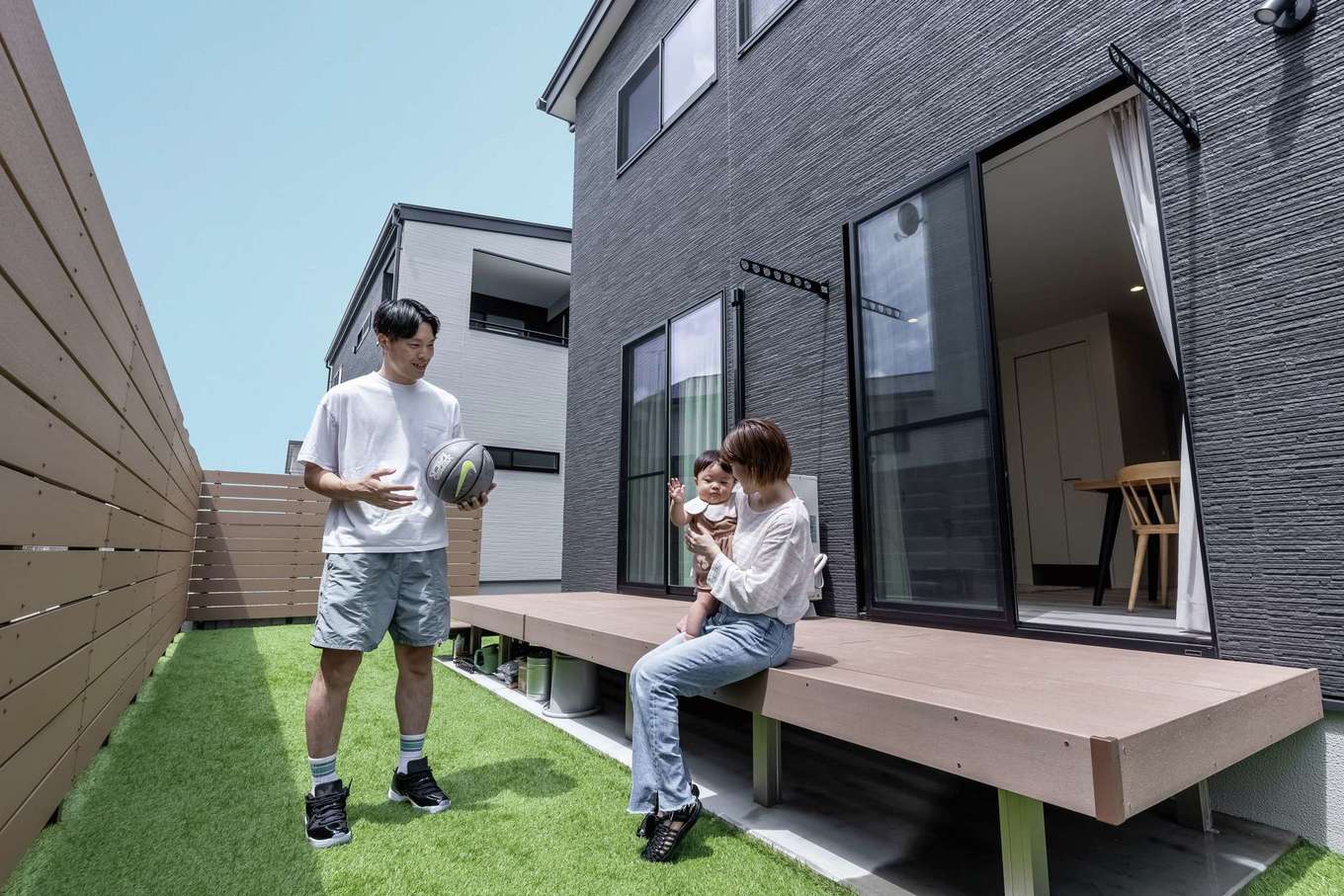 HAPPY HOUSE（山田工務店）【デザイン住宅、間取り、インテリア】ご主人は社会人チームの現役バスケット選手。アウトドアを楽しめる庭には、バスケットゴールも設置する予定だ