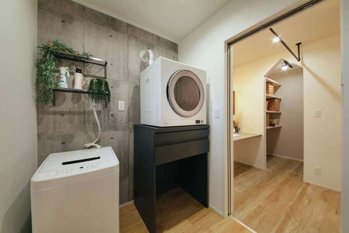 主婦目線で設計したキッチンからつながる家事ラク動線。洗う・干す・収納するが一か所で完結するため、帰宅後の時間を有効に使える