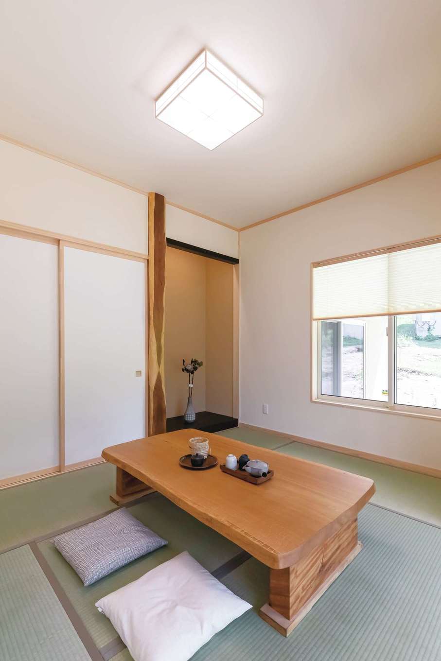 住まいるコーポレーション【デザイン住宅、自然素材、平屋】稀少なエンジュの床柱を用いた端正な和室