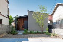 中庭2つのｼﾞｬﾊﾟﾆｰｽﾞﾓﾀﾞﾝ