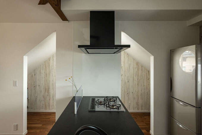 14畳のLDKを2階に。夫婦それぞれの夢を叶えた店舗付き住宅