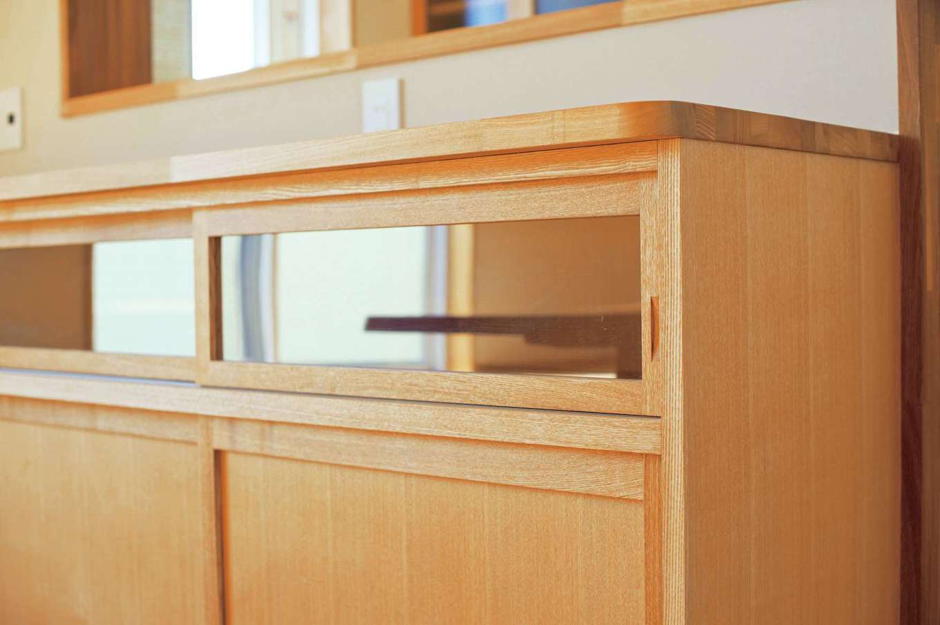 仲田工務店【収納力、自然素材、間取り】家の中の家具や建具はすべて木の温もりを感じる造作で。縁の面取に職人の優しさを感じる