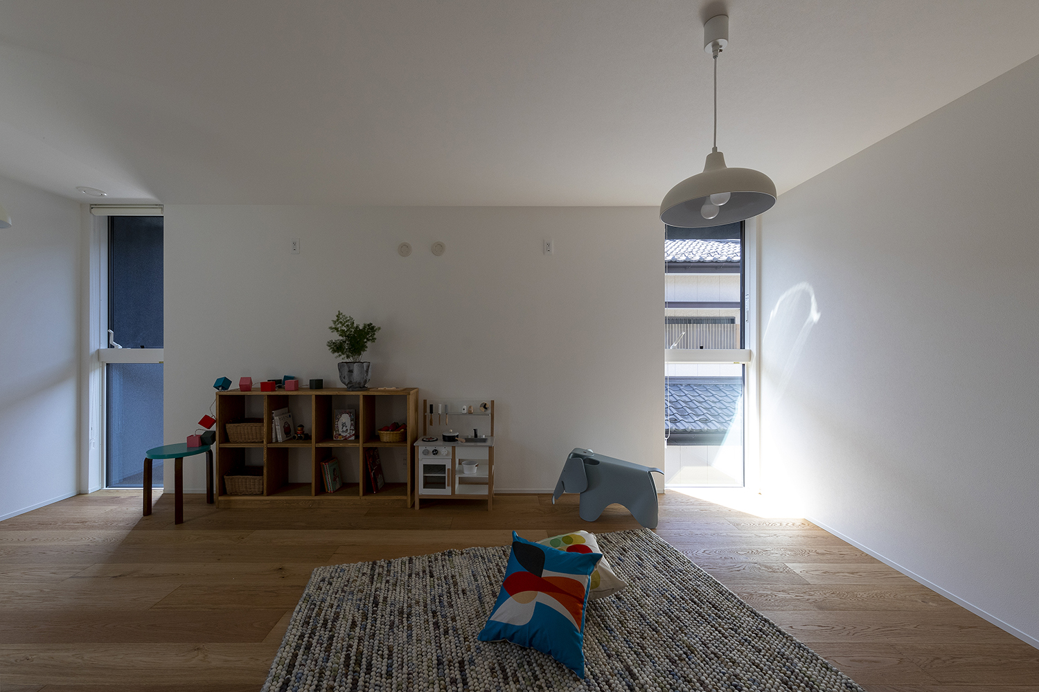ETERNITY（エタニティ)　SIMPLE NOTE 浜松東【デザイン住宅、省エネ、インテリア】2階の子ども室は、自由に遊べるフリースペースとして活用。将来子どもが増えたら、2室に区切って使うこともできる