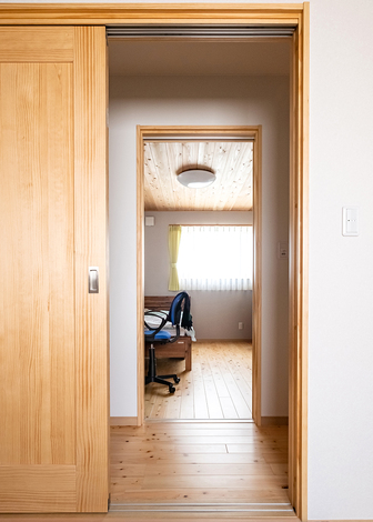 和室の向かいは母の居室になっている