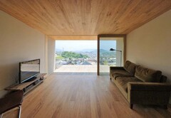 高台からの眺望を楽しむ、立体的な空間が楽しい住まい
