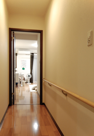 おばあさまのためにつけた手すり。重宝されている様子