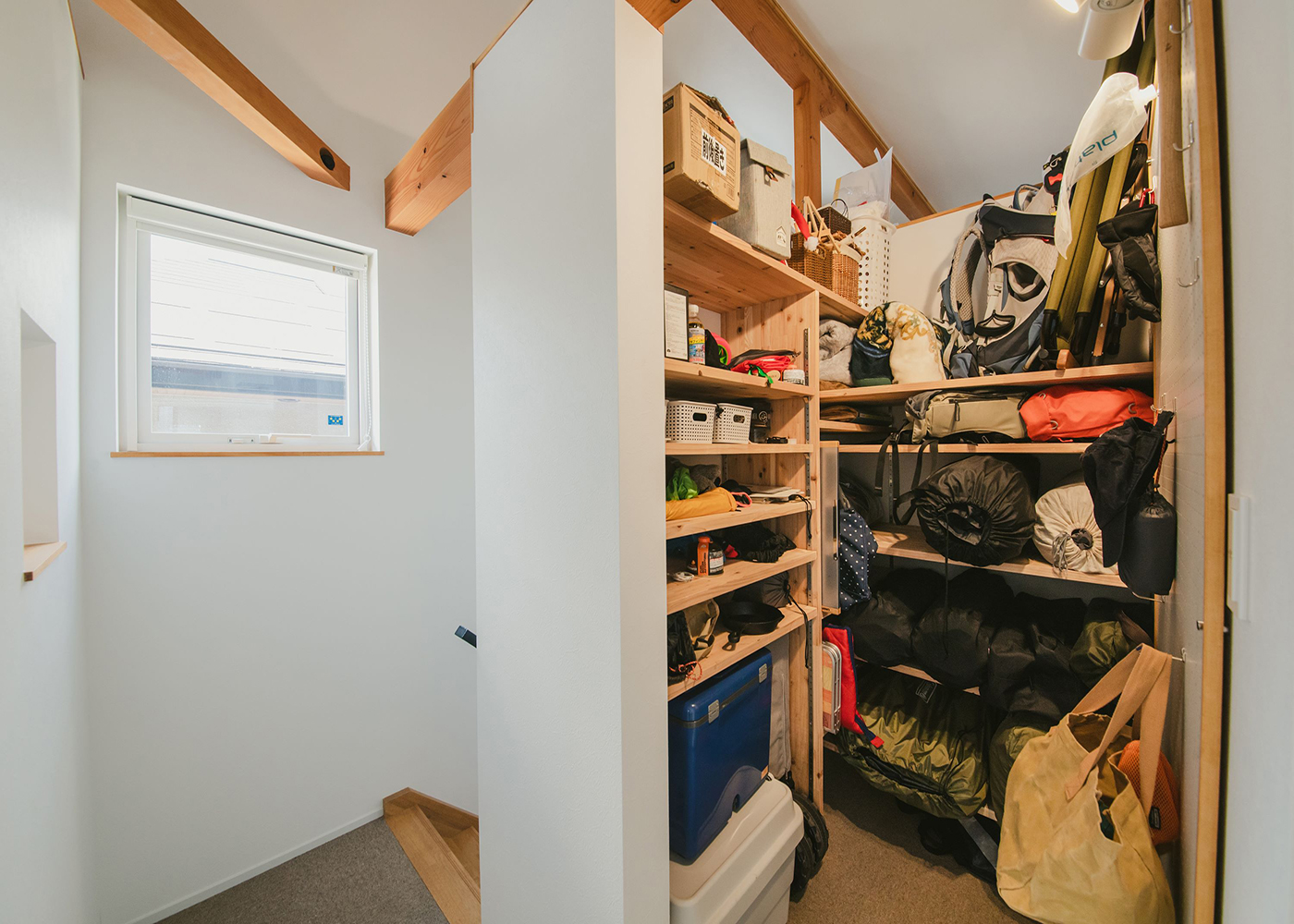 ainoa.life くらはし建築【子育て、収納力、間取り】2階にも趣味のキャンプ用品を収納するスペースを配置