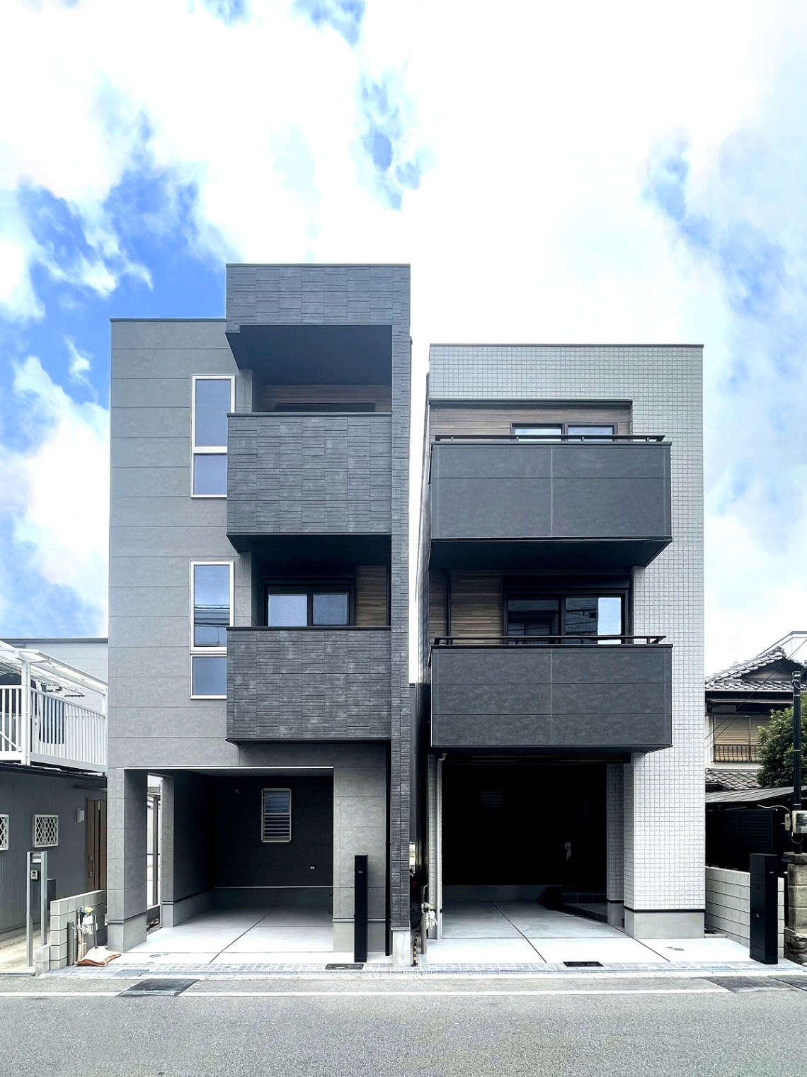 ネオシティ｜モダンなデザインの三階建て住宅。シンプルな配色と直線的な形状が洗練された印象を与える都市型の外観。