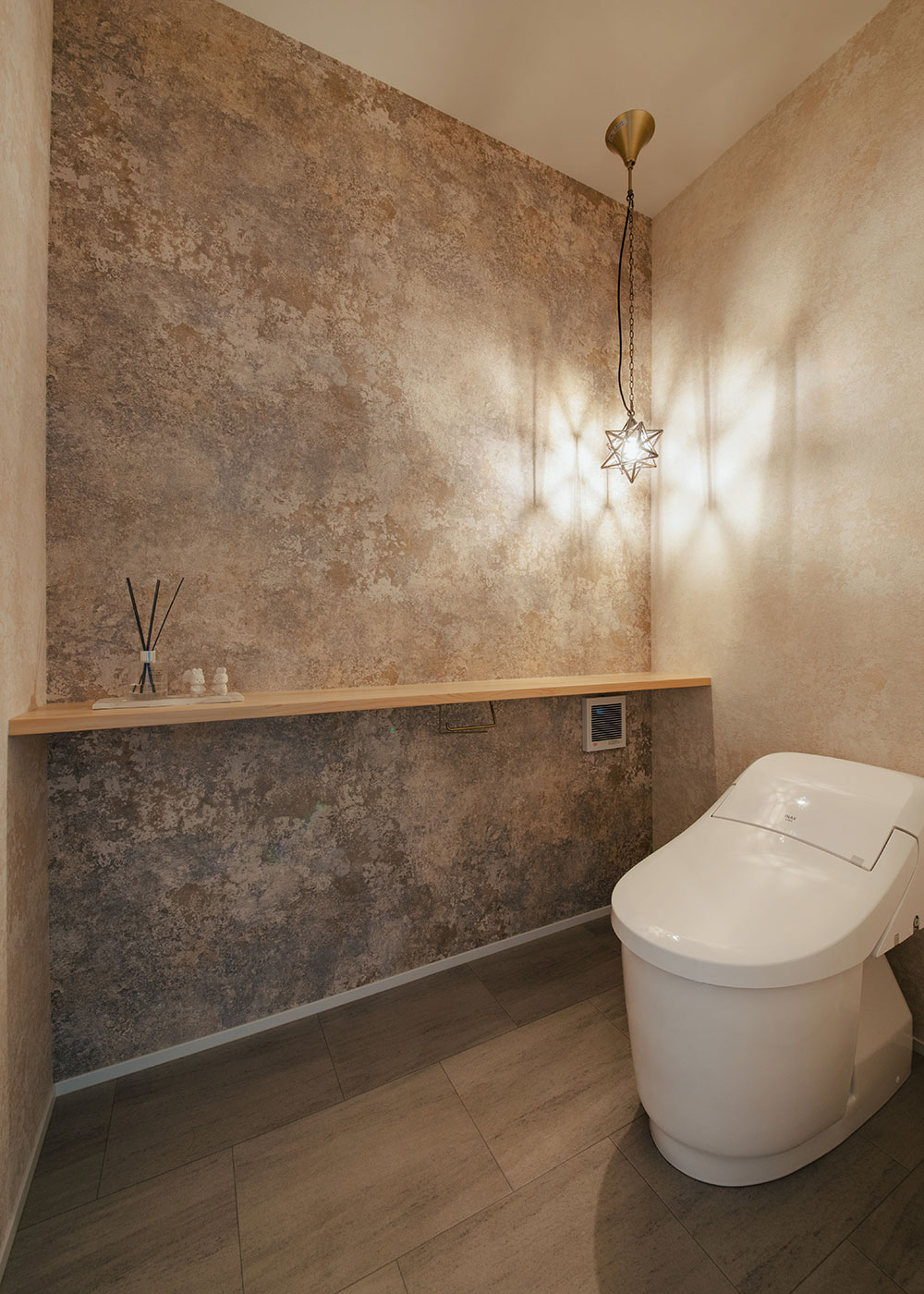 フジモクの家（富士木材）【趣味、自然素材、間取り】空間がスッキリするよう換気扇は下側に