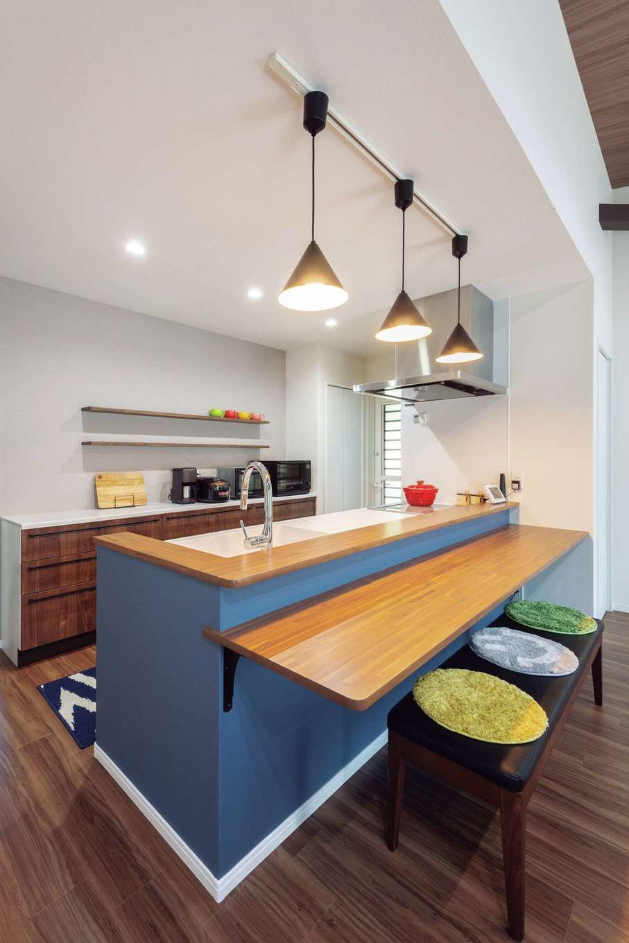 Nhouse【1000万円台、省エネ、間取り】キッチンはカウンター付きでカフェ風に。料理を作りながら家族との会話も楽しめる