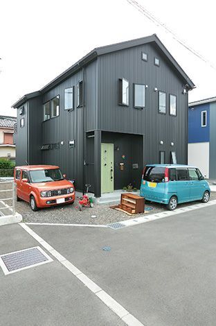 「黒が好き」というIさんの希望で外観はクールに