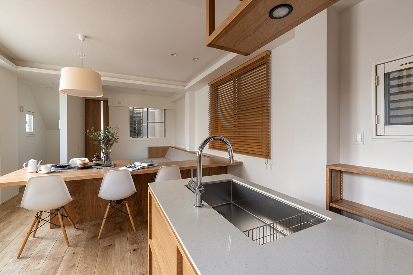 la CASA（ラ・カーサ）｜つながりを感じながら、緩やかにゾーニングされたLDK。家族それぞれの居場所がある空間はずっとそこに居たくなるほど心地いい