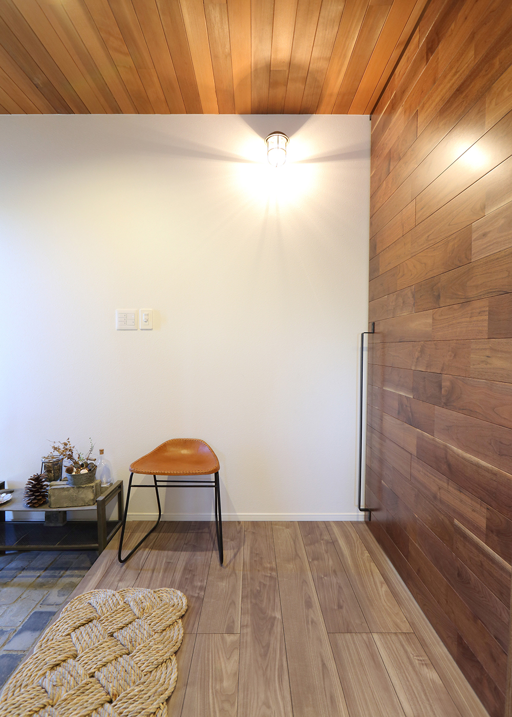 丸昇彦坂建設【デザイン住宅、趣味、インテリア】マリンランプの無骨過ぎないフォルムが、程よく洗練されていて、彩りを添える