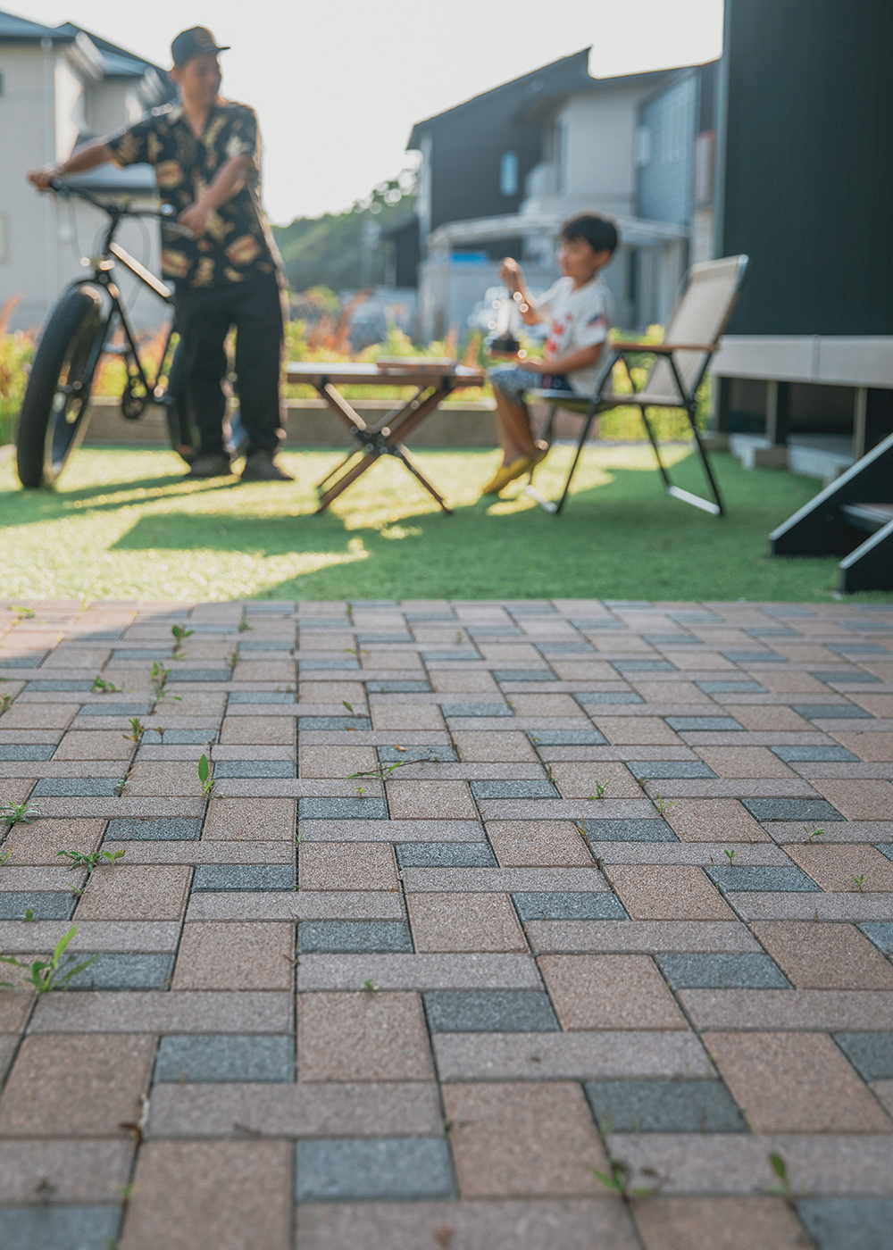 アイフルホーム焼津店 （三住建設）【デザイン住宅、子育て、スキップフロア】庭の3分の1のスペースをタイル張りに