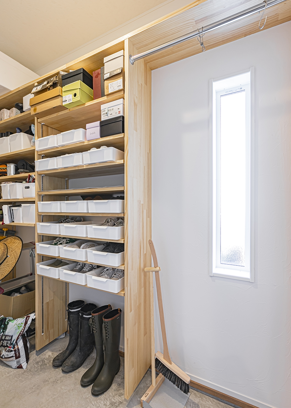 cozy house（小塚建設）【二世帯住宅、間取り、平屋】釣りが趣味のご主人。シューズクロークは釣り道具もたっぷり収納できるつくりにした