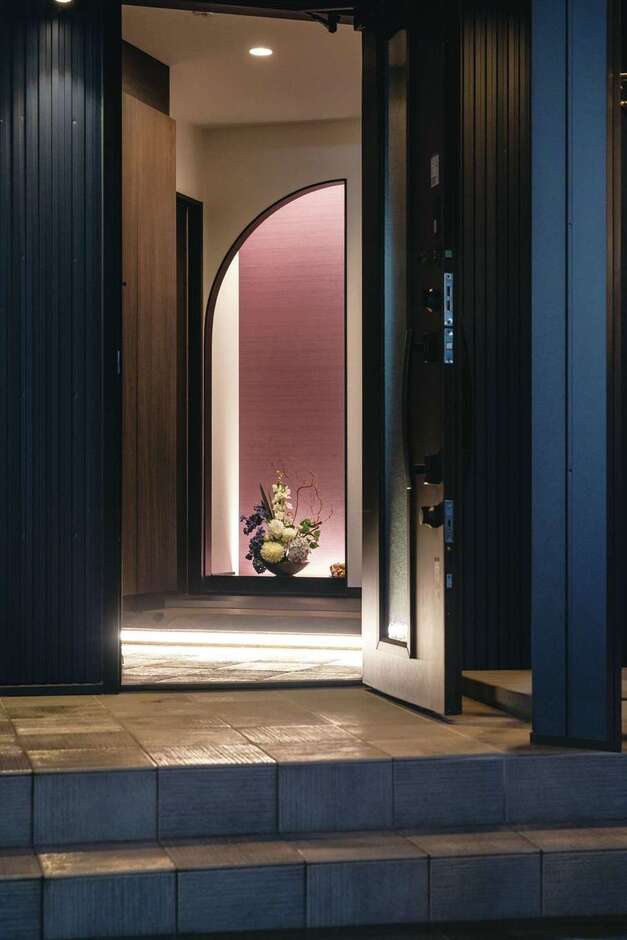 重厚感のあるエントランス