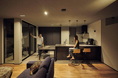 キッチンはバーカウンターとしても活躍