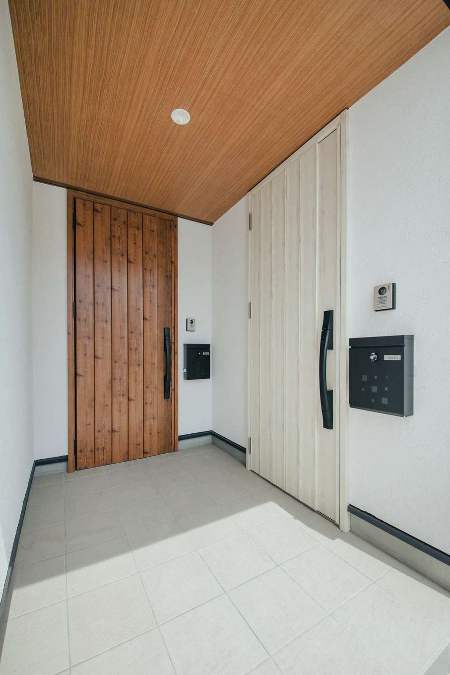 内田建設【デザイン住宅、二世帯住宅、建築家】玄関から別々の完全分離型二世帯住宅