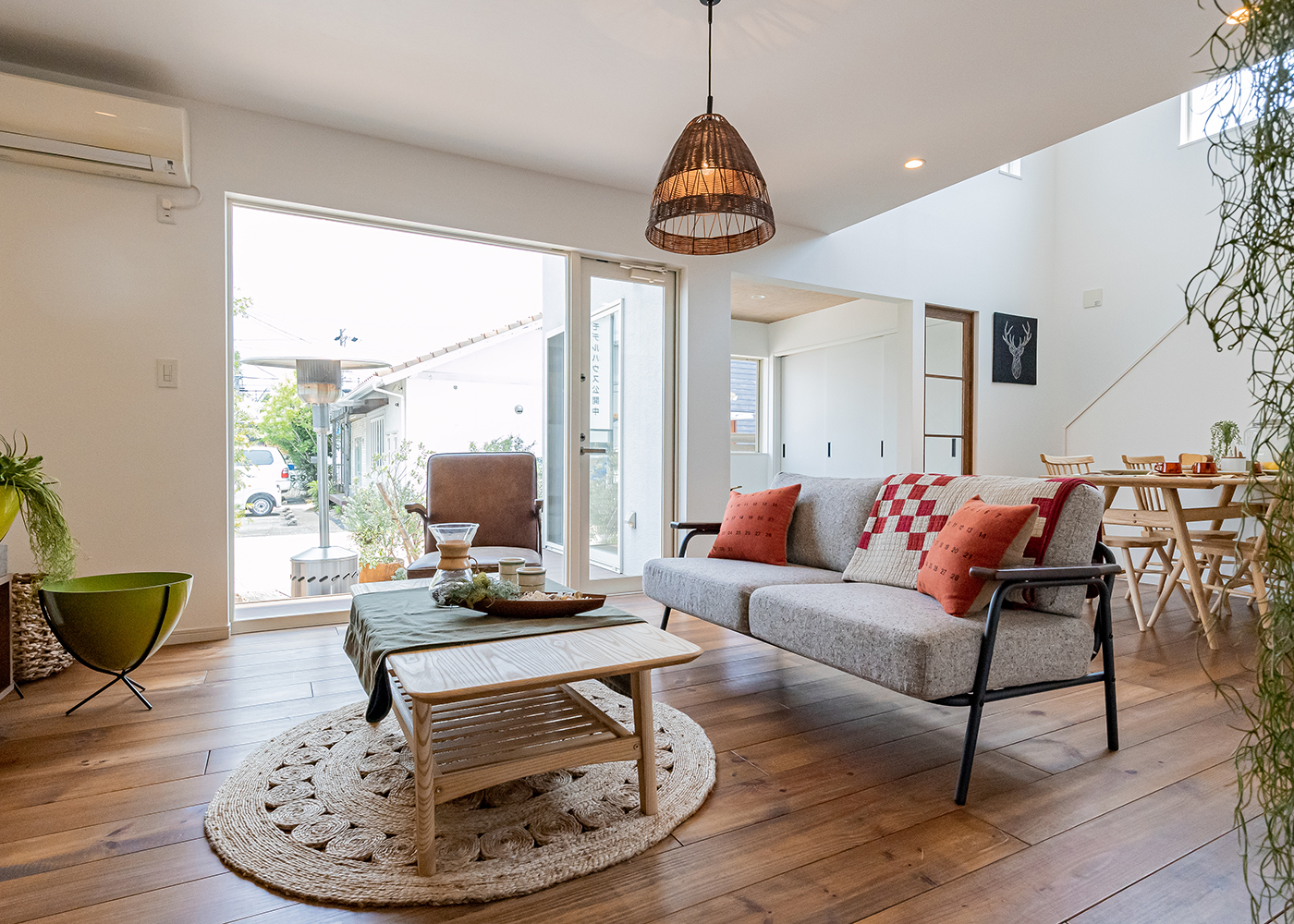 オレンジハウス【静岡市葵区沓谷5-9-14・モデルハウス】【ZERO-CUBE+BOX SKYBALCONY】庭と一続きになるリビング