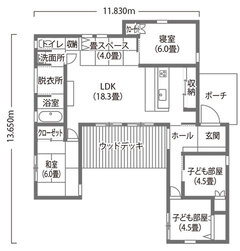 焼杉の外壁が個性を放つ、自然素材のシンプルノートの平屋
