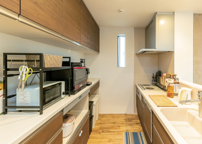 LIXILの「建て得」を利用して、初期投資0円でソーラーパネルを搭載したI邸。キッチンやバス、トイレ、窓などもLIXILの住宅設備を購入することで、お得な「建て得」電気料金プランを活用している