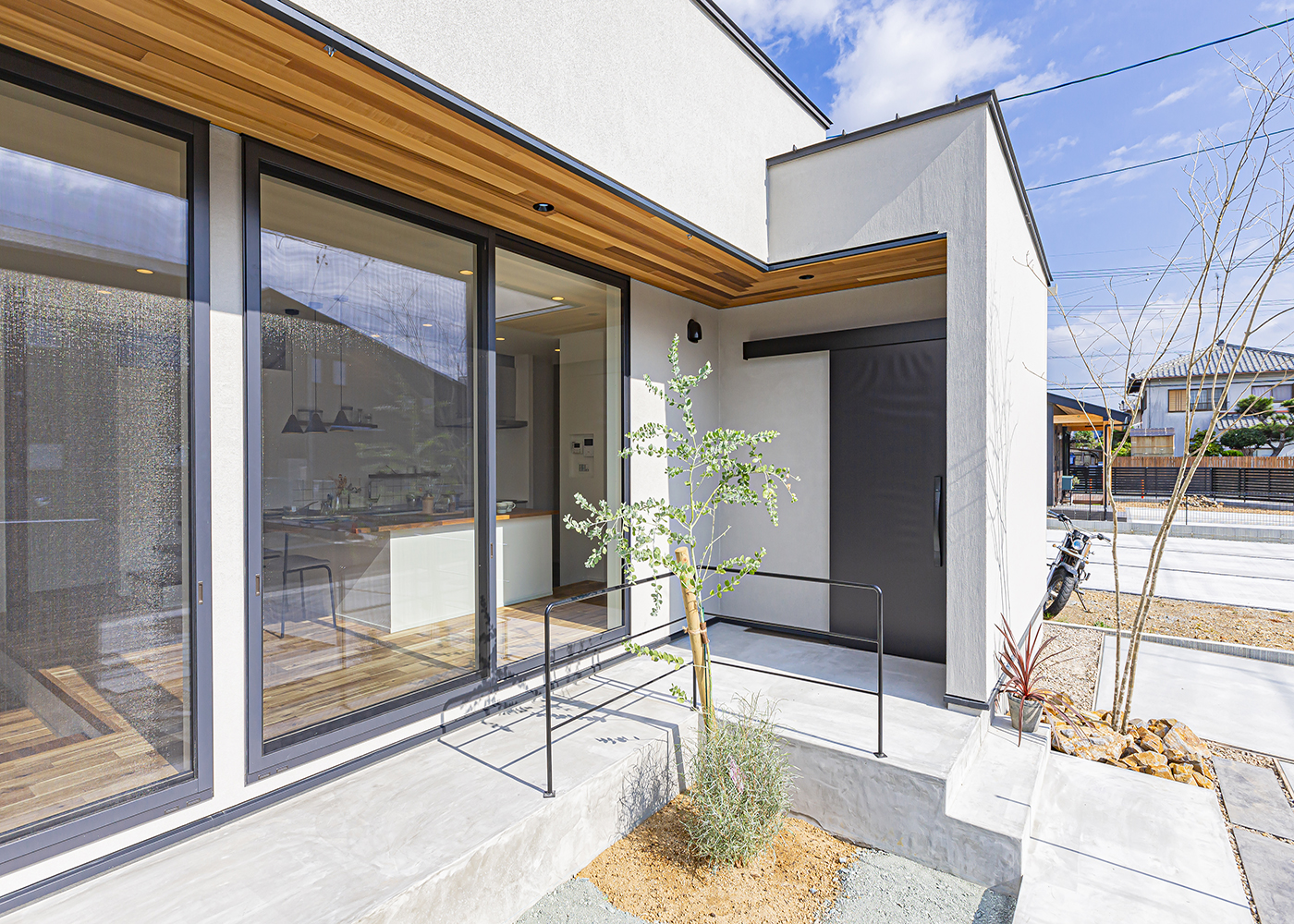 ARRCH アーチ【デザイン住宅、間取り、建築家】玄関ポーチと一体化したテラス