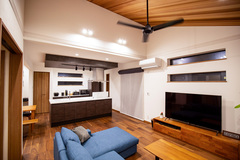 インテリアの主役に存在感あるアイランドキッチン