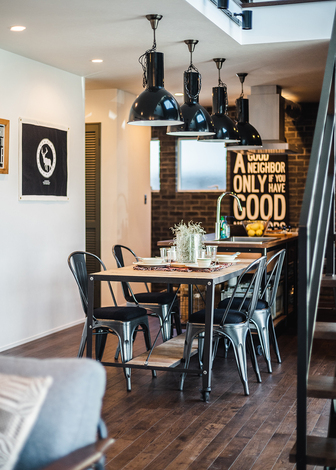 カッコよくて使いやすいアイアンキッチンとダイニング