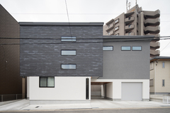光と風を感じる二世帯住宅のナチュラル空間