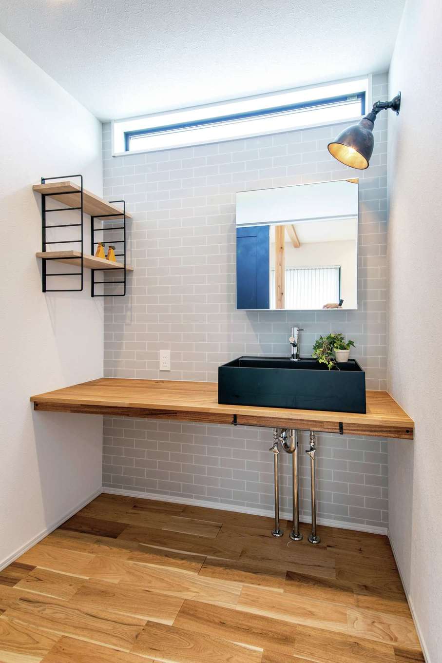 住たくeco工房【趣味、間取り、ガレージ】シンプルで使い勝手の良い造作の洗面台