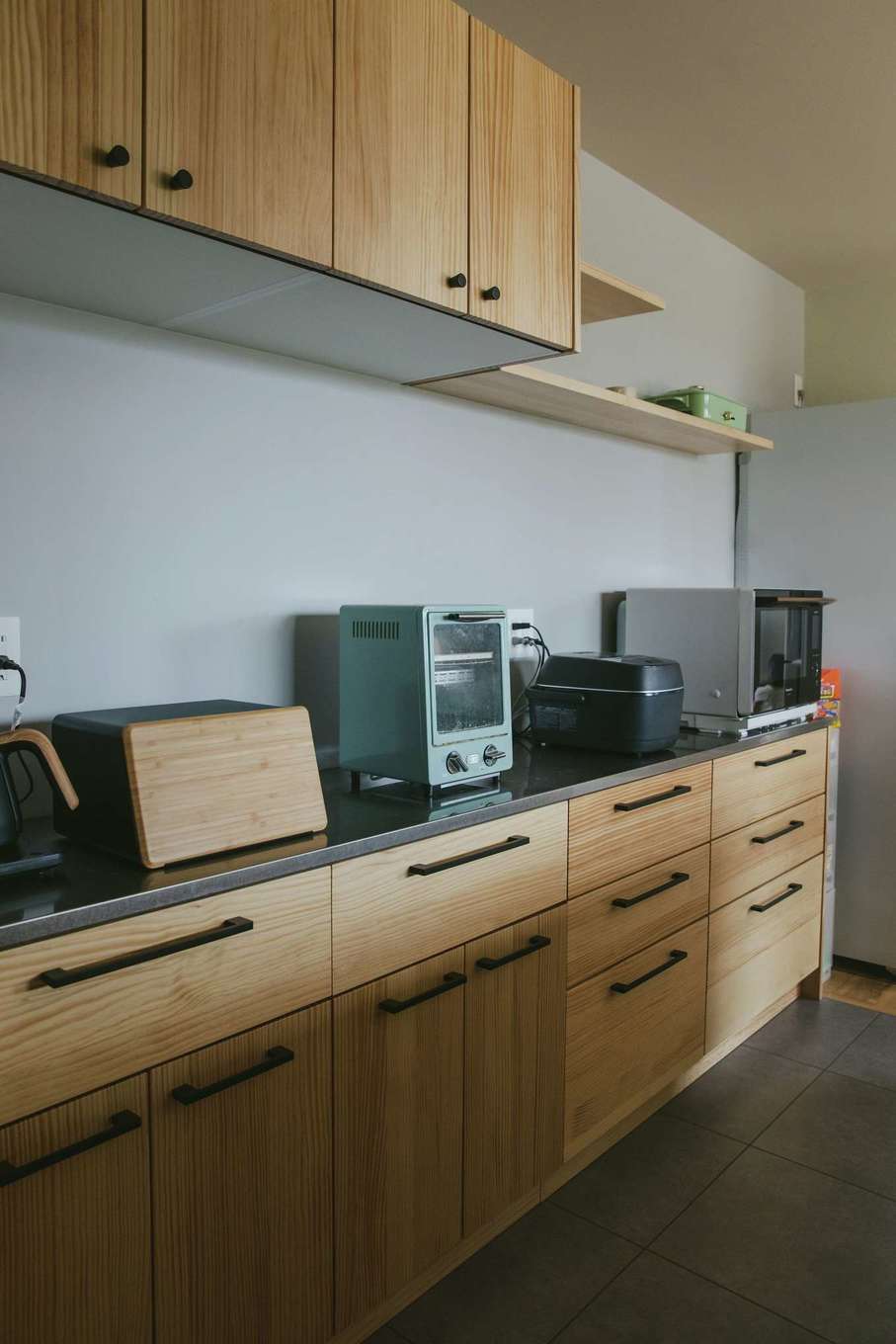 フジモクの家（富士木材）【デザイン住宅、自然素材、間取り】ショールームで気に入った無垢仕立てのキッチンを採用