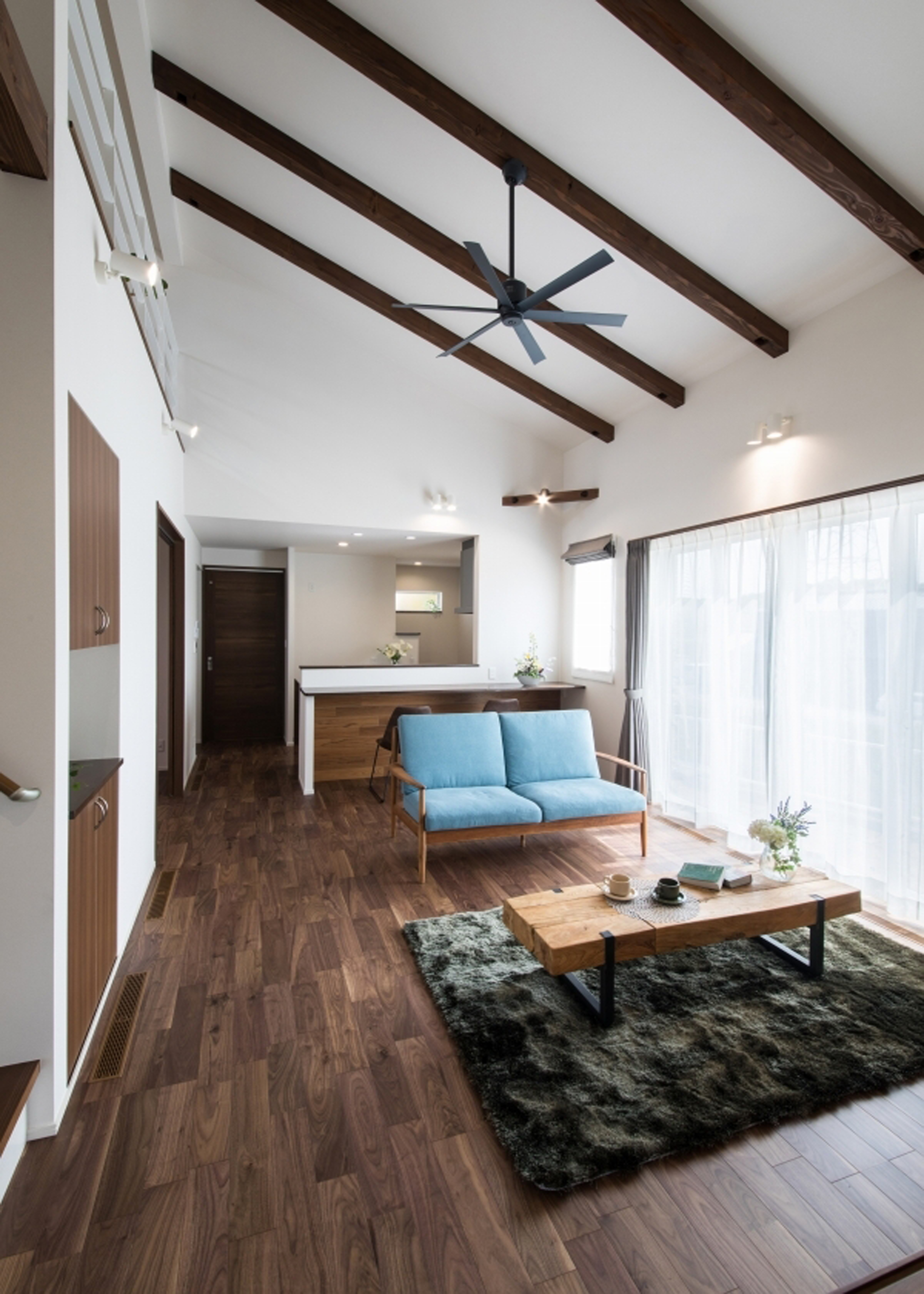 小幡建設【夫婦で暮らす、間取り、平屋】勾配天井のリビング