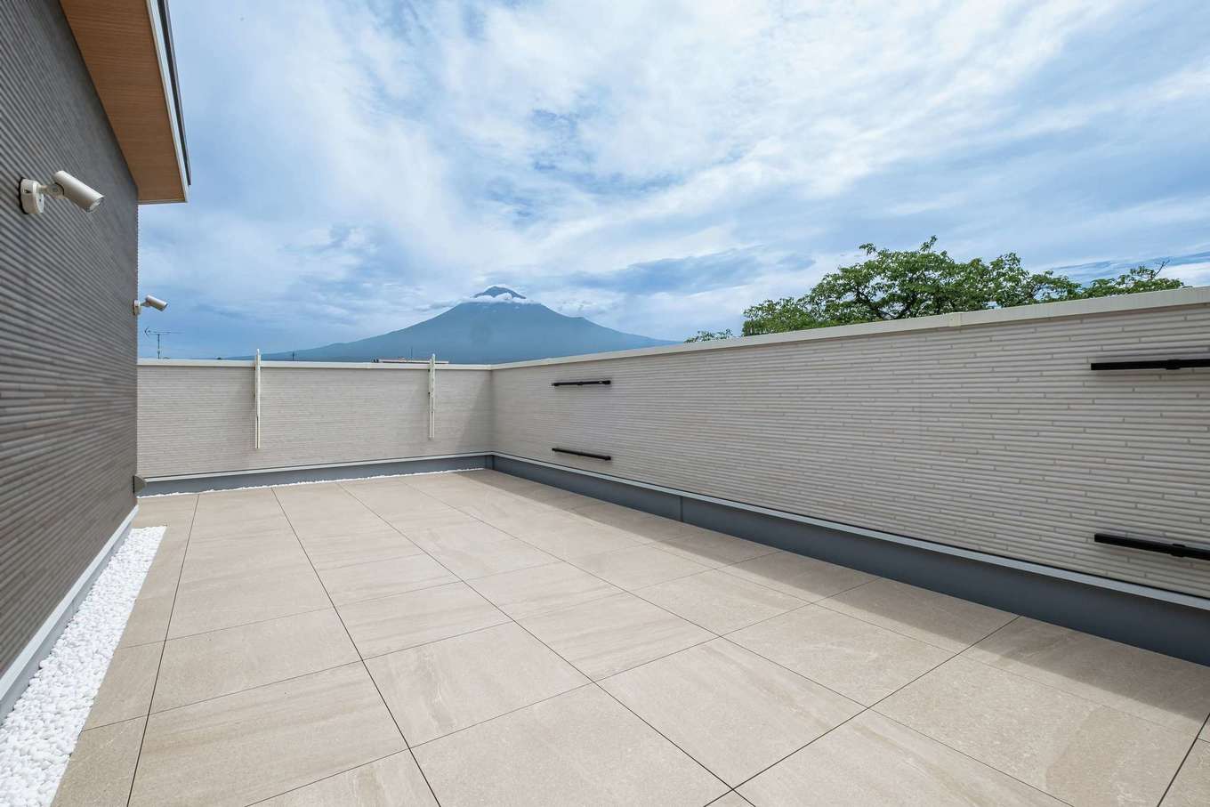 イデキョウホーム【省エネ、間取り、平屋】富士山をのぞむ平屋の屋上庭園！