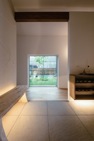 ainoa.life くらはし建築｜玄関ドアを開けると、ギャラリーのように研ぎ澄まされた美空間が広がる